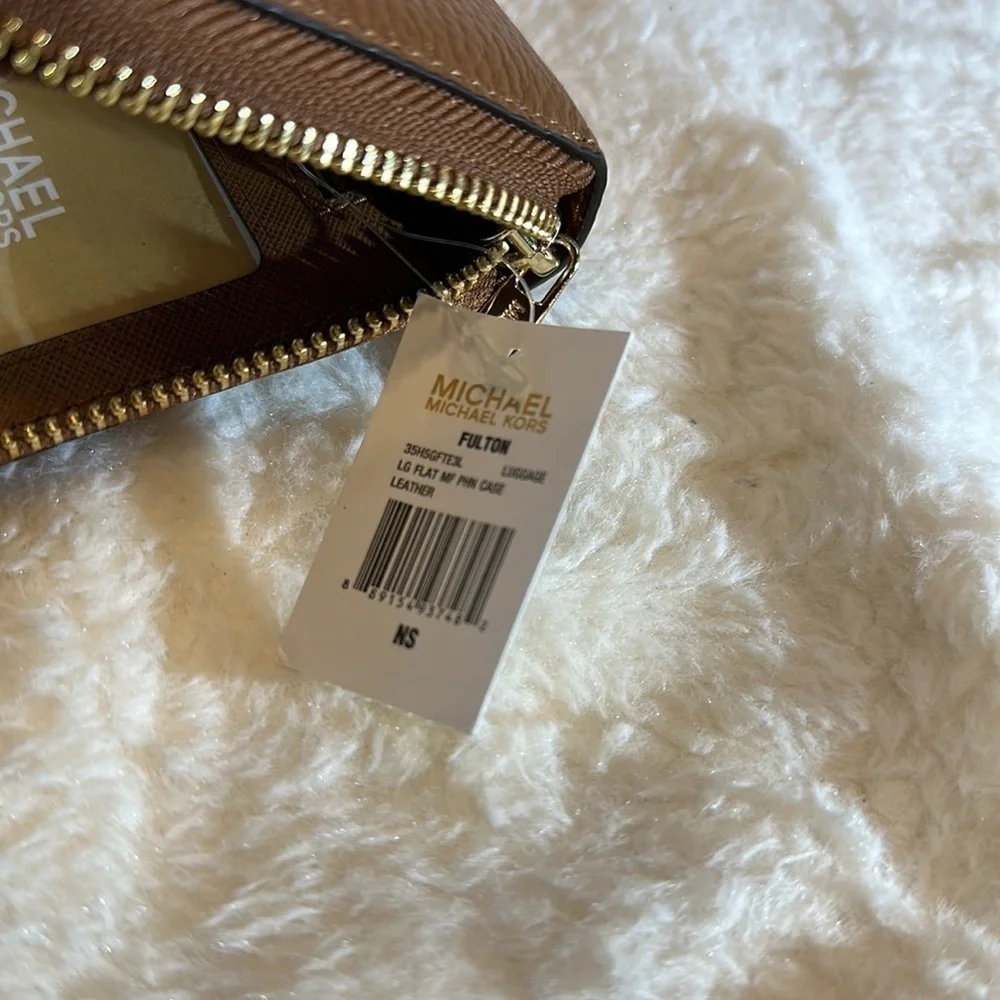 NWT Michael Kors Fulton, large flat phone case, leather brown clutch